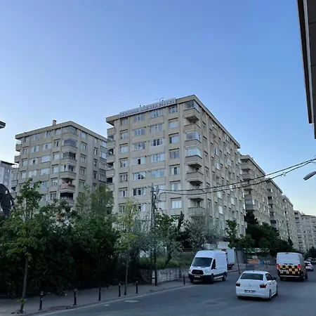 Site Icerisinde Ozel Asansorlu Πανσιόν